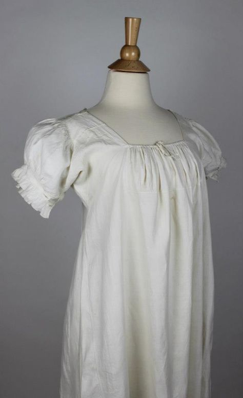 Women's antique regency chemise in linen from 1810-1825 1815 Dress, Regency Chemise, Linen Chemise, Regency Accessories, Nightgown Pattern, Nap Dress, Regency Era Fashion, Sarah Elizabeth, 1800s Fashion