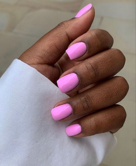 Pink Short Nail Designs, Nail Designs For Dark Skin, Daisy Nail Designs, Dnd Polish, Nails On Dark Skin, Dark Skin Nail Polish, Purple And Pink Nails, Summer Nails 2024, Pink Nail Colors