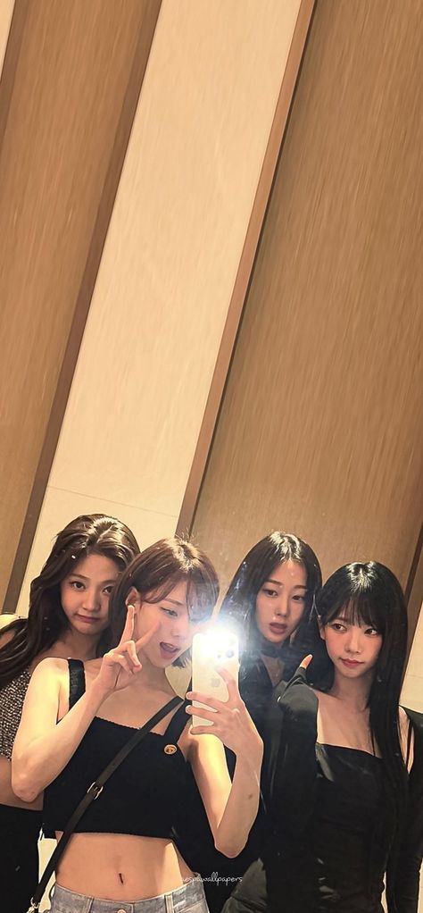 Aespa Group Photo Wallpaper, Aespa Ot4 Wallpaper, Aespa Wallpaper Desktop, Aespa Wallpaper Ot4, Wallpaper Iphone Kpop, Aespa Lockscreen, Aespa Wallpaper, Kpop Iphone Wallpaper, Y2k Wallpaper