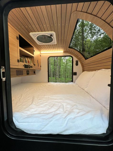 Premium Off-road Teardrop Camper Trailer – Cedar Ridge Campers – Cabin – Stargazer Window Micro Camper Trailers, Teardrop Trailer Camping, Off Road Teardrop Trailer, Teardrop Camper Interior, Tiny Camper Trailer, Teardrop Camper Plans, Small Camper Trailers, Teardrop Caravan, Diy Camper Trailer