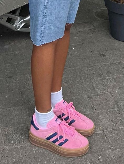 New Balance Shoes Women, Adidas Gazelle Pink, Gymnastics Shoes, Gazelle Bold, Tenis Vans, Trendy Shoes Sneakers, Dr Shoes, Fitness Style, Adidas Shoes Women