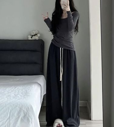 Korean Acubi Style, Korean Acubi Outfits, Y2k Douyin Outfit, Acubi Fashion Women, Baggy Acubi Outfits, All Black Lounge Outfit, Basic Acubi Outfits, Dark Acubi Fashion, Acubi Fashion Modest