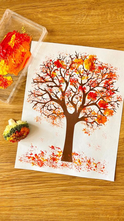 Sally on Instagram: “Autumn Trees Painting with Broccoli Follow @raisinglittlejess for more art & craft ideas! If you have any broccoli that’s past it’s…” Halloween Mark Making Eyfs, Autumn Mark Making, Autumn Art Ideas For Kids Classroom, Painting With Broccoli, Autumn Art And Craft, Seasons Tree Craft, Autumn Art Ideas For Kids, Autumn Trees Painting, Autumn Tree Painting