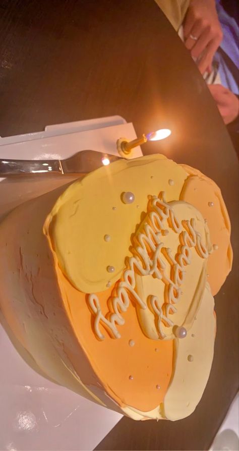 Orange Birthday Cake Aesthetic, Orange Mini Cake, Orange Birthday Aesthetic, Orange Bday Theme, Orange Cakes Birthday, Birthday Cake Aesthetic Yellow, Orange Bday Cake, Orange Aesthetic Birthday, Minimalist Bday Cake Aesthetic