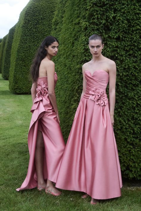 Elie Saab Resort 2025 Collection | Vogue Red Carpet Fashion Women, Elie Saab Resort, Minimalist Bride, Boutique Couture, Pink Dresses, Scarf Sale, Red Carpet Fashion, Elie Saab, Couture Collection