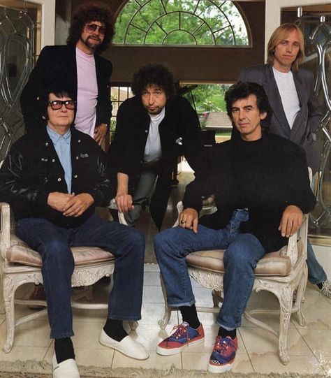 The Traveling Wilburys, 1988 Jeff Lynne Elo, Traveling Wilburys, Sick Puppies, Travelling Wilburys, Jeff Lynne, Beatles George, Roy Orbison, 70s Music, Miscellaneous Items