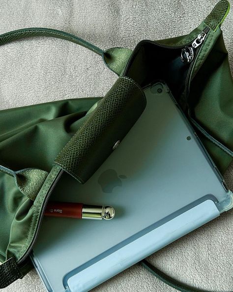 Ipad Lifestyle, Green Longchamp, Longchamp Le Pliage Outfit, Long Champ, Handbag Essentials, 2024 Vision, Lip Oil, Longchamp Le Pliage, Cyprus