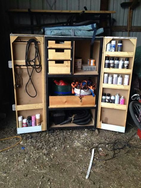 Gotta build this I like this but I think it may be too heavy. There's a reason they make aluminum boxes.... Cattle Show Box Ideas, Livestock Show Box Ideas, 4h Tack Box Ideas, Show Box Ideas Livestock, Tack Box Ideas, Barn Organization, Tack Locker, Tack Room Organization, Tack Trunk