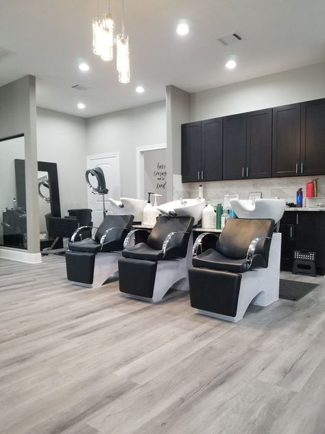 Hair Studio Design Grey Reception Desk, Light Gray Walls, Hair Salon Stations, Hair Salon Design, Salon Stations, Repose Gray, Gray Walls, Light Grey Walls, Custom Mirrors