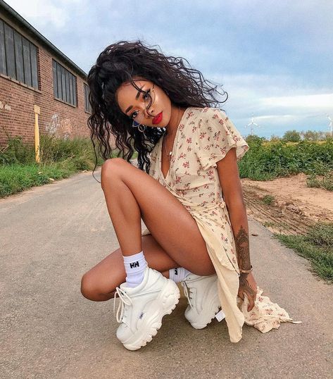 Big hair, big shoes 👟 don’t care 😁 @vergegirl Chunky Trainers Outfit, London Outfit Ideas, Buffalo Sneakers, Black Natural Hair, Nyane Lebajoa, Buffalo Shoes, Outfit Pics, Buffalo Boots, Trainers Outfit