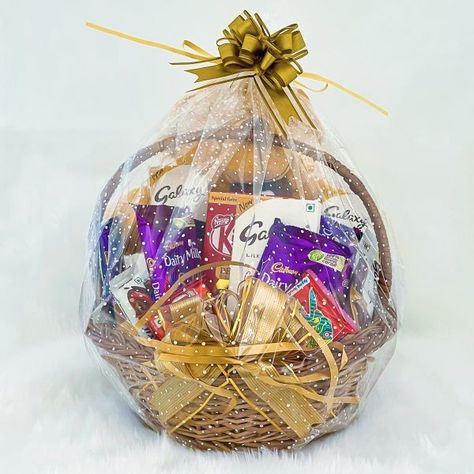 Women's Day Gift Ideas, Womens Day Gift Ideas, Anniversary Gift For Friends, Chocolate Basket, Hamper Gift Basket, Sweet Hampers, Hamper Ideas, Chocolate Hampers, Birthday Hampers