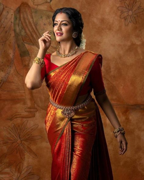 Vimala Raman in red kanchi saree by Anya Boutique 2 Poses In Saree, Vimala Raman, Red Saree Wedding, भारतीय दुल्हन संबंधी, Kanchi Saree, South Indian Wedding Saree, South Indian Bride Saree, Movie Pictures, Bridal Sarees South Indian