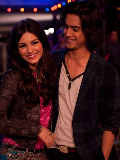 Tori And Beck, Victorious Tori, Victoria Justice Victorious, Victorious Nickelodeon, Icarly And Victorious, Beck Oliver, Victorious Cast, Tori Vega, Couple Stuff