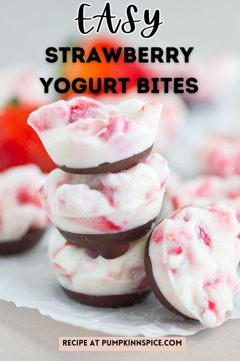 Strawberry Yogurt Bites are a healthy snack that's bursting with flavor. With melted chocolate, Greek yogurt, and fresh strawberries, this sweet treat is a perfect for just about any time! Strawberry Yogurt Bites, Low Calorie Granola, Yogurt Bites Recipe, Strawberry Yogurt Parfait, Frozen Yogurt Bites, Frozen Yogurt Recipes, Banana Snacks, Frozen Strawberry, Yogurt Bites