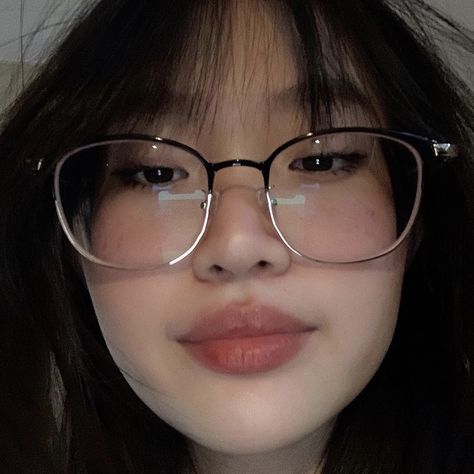 Glasses For Big Faces, Specs Frames Women Round Face, Pretty Glasses Frames, Half Rim Glasses Women, Eyeliner With Glasses, Glasses Frames For Women Round Face, Korean Glasses Frames, Eyeglasses For Women Round Face, Eye Glasses Aesthetic