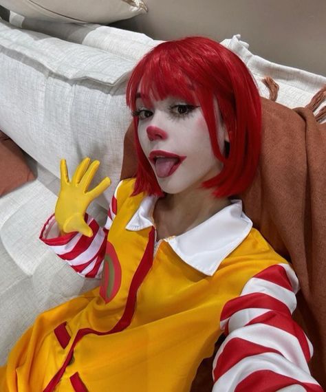 Anime Costume Ideas Halloween, Halloween Costumes Women Red Hair, Ronald Mcdonald Makeup, Clown Costume Cute, Red Clown Costume, Horror Characters Costumes, Female Clown Costume, Clown Girl Costume, Clown Costume Aesthetic