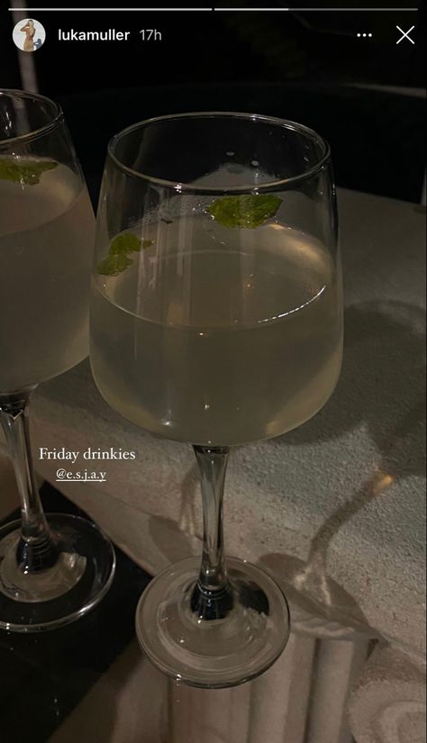 Cocktail Ig Story, Going Out Instagram Story, Night Drinks Instagram Story, Drinks Story Instagram, Cocktail Instagram Stories, Cocktails Instagram Story, Wine Ig Story, Drinks Insta Story, Weekend Story Instagram