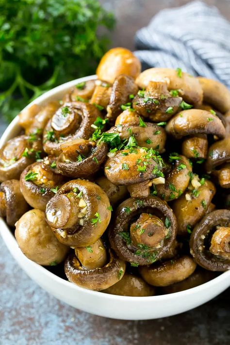 A bowl of roasted mushrooms coated in a garlic and herb butter and topped with fresh parsley. Glutenfree Appetizer, Garlic Butter Mushrooms, Mushroom Recipes Healthy, Garlic Mushrooms, Roasted Mushrooms, Veggie Side Dishes, Herb Butter, Butter Recipe, Healthy Eating Tips