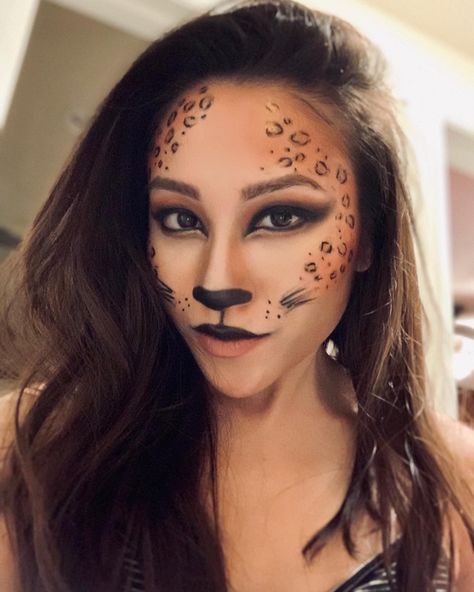 Cheetah Face Makeup Halloween, Jaguar Makeup Halloween, Cheetah Makeup Easy, Cheetah Costume Makeup, Cheetah Face Makeup, Diy Cheetah Costume, Cheetah Costume Women, Halloween Makeup Girl, Jaguar Makeup