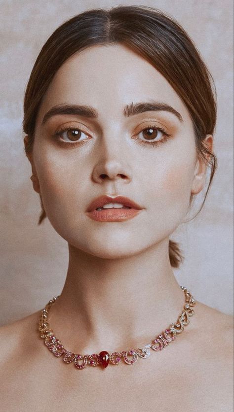 Princess Hairstyles, Jenna Coleman Style, Gal Gabot, Clara Oswald, Jenna Louise Coleman, Bellatrix Lestrange, British Women, Fancy Makeup, Jenna Coleman