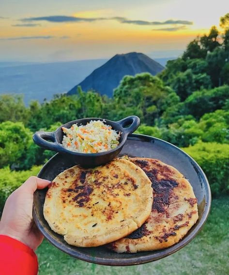 Pupusa Aesthetic, Pupusas Aesthetic, Latin Food Photography, Latin America Aesthetic Food, El Salvador Aesthetic Food, Pupusas Recipe El Salvador, El Salvador Culture Aesthetic, Pupusas Salvadoreñas, El Salvador Aesthetic