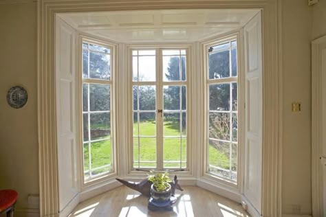 Lovely Regency bay window with French Doors and shutters & fine moulding - Warwickshire, July '17 Bay Patio Doors, Bay Window Patio Doors, Bay Door Ideas, Bay French Doors, Bay Window Doors, Bay Window With Door, French Doors Exterior Entrance, Backyard Dining Ideas, French Window Design