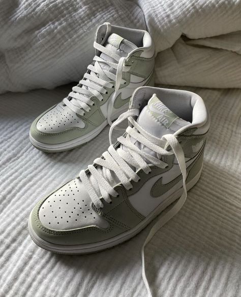 picture of light green air jordan 1 Light Green Quince Theme, Light Green Jordans, Air Force 1 Hightop, Jordans And Jeans, Light Green Sneakers, Green Air Force 1, Hoco 2023, Green Quince, Green Jordans