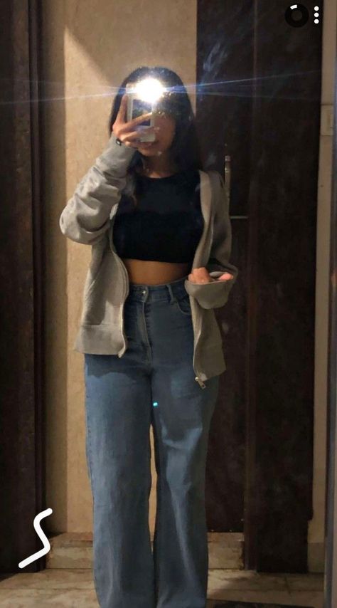 Snap Mirror Selfie, Western Story Ideas, Mirror Selfie Story Ideas, Kurta Mirror Selfie, Western Mirror Selfie, Cute Snaps Ideas, Indian Wear Mirror Selfie, Indian Traditional Mirror Selfie, Short Hair Girl Mirror Shot Aesthetic