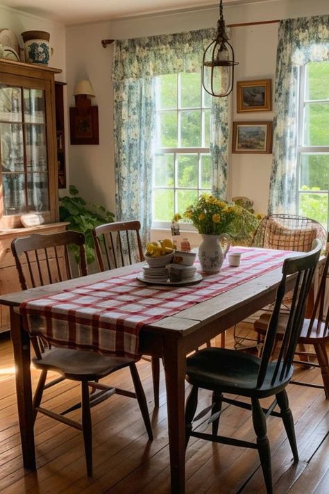 Country Cottage Living Blue Cottage Dining Room, Colonial Cottage Decor, Cottage Core Dining Room, Cottagecore Dining Room, Country Cottage Living, Colonial Cottage, Country Cottage Interiors, Cottage Dining Rooms, Round Table And Chairs