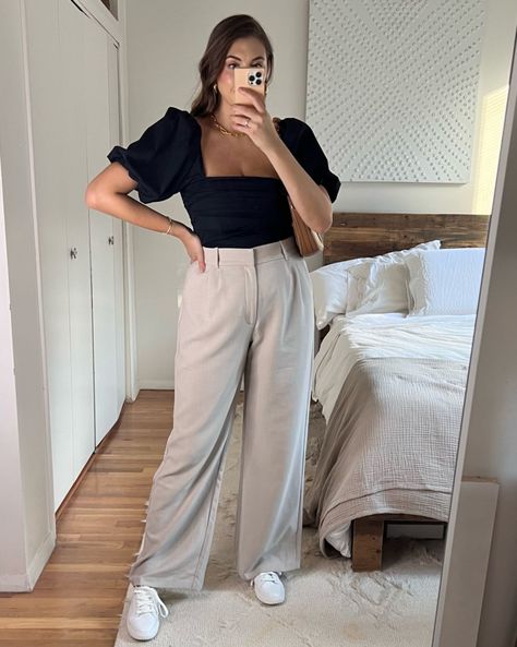 Trousers Outfit Crop Top, Puff Crop Top Outfit, Puff Top Outfit Ideas, Puff Sleeve Crop Top Outfit, Crop Top And Trousers Outfit, Puff Sleeve Shirt Outfit, Black Puff Sleeve Top Outfit, Abercrombie Trousers, Trousers Outfit Ideas