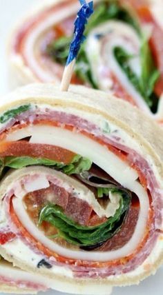 Italian Sub Sandwich, Sub Sandwich, Sandwich Wrap, Italian Sub, Pinwheel Recipes, Sub Sandwiches, Fettuccine Alfredo, Party Appetizers, Snacks Für Party