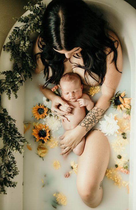 Milk Bath Newborn Pictures, Waterbirth At Home Photos, Photo Shoot For Newborn, Maternity Photo Shoot Ideas Long Dress, Birthday Pregnancy Photoshoot Ideas, Sunflower Newborn Pictures, 35 Weeks Pregnant Quotes, Milk Bath Maternity Photos, Newborn Bath Photoshoot