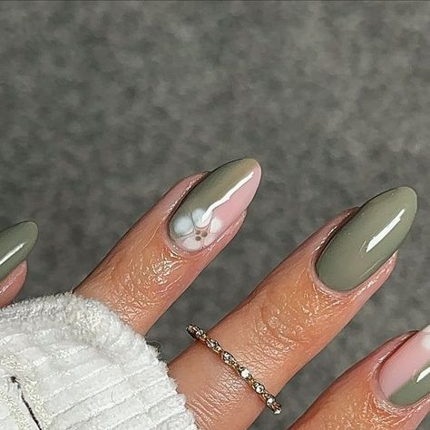 georgina on Instagram: "- khaki heaven🫶🏼

SUCH a staple for this autumn!! Using @glitterbels cookie cream, can’t find my khaki, white and blooming gel

#autumnnails #fallnails #khakinails #glitterbels #glitterbelsambassador #autumnnailinspo #bloominggelflowers #bloominggeldesigns #autumnnailideas #nailsinmanchester" Khaki Tips Nails, Khaki Gold Nails, White Cream Nails, Builder Gel Autumn Nails, Neutral Builder Gel Nails, Autumn Nails Blooming Gel, Khaki Nails, Blooming Gel Nails, Blooming Gel