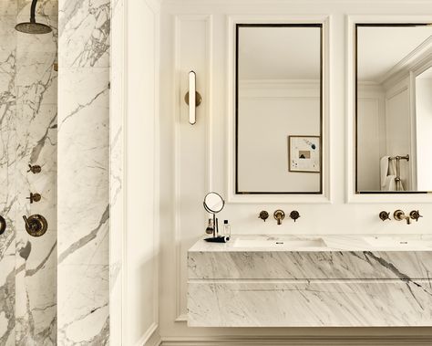 Notting Hill townhouse: a perfectly-executed renovation breathes new life into this historic home Neo Classical Interiors, Banda Property, Historic Townhouse, Hotel Bathroom Design, Townhouse Interior, Classic Hotel, Stucco Exterior, Classic Bathroom, Bathroom Design Decor