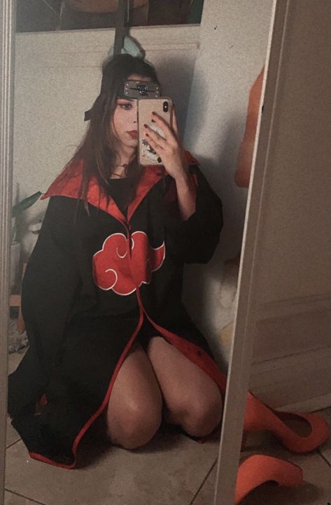 Naruto Akatsuki Cosplay #naruto #itachi #cosplay Akatsuki Cosplay Female, Akatsuki Costume Girl, Naruto Halloween Costumes Girl, Female Naruto Cosplay, Akatsuki Halloween Costume, Itachi Cosplay Female, Halloween Costumes Naruto, Itachi Outfit, Itachi Makeup