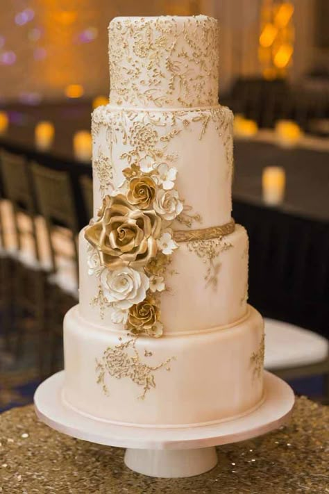 Gold Fondant, White And Gold Wedding Cake, Vintage Pasta, White And Gold Wedding, Fondant Wedding Cakes, Pink Wedding Cake, Gold Wedding Cake, Wedding Cakes Vintage, Gold Cake