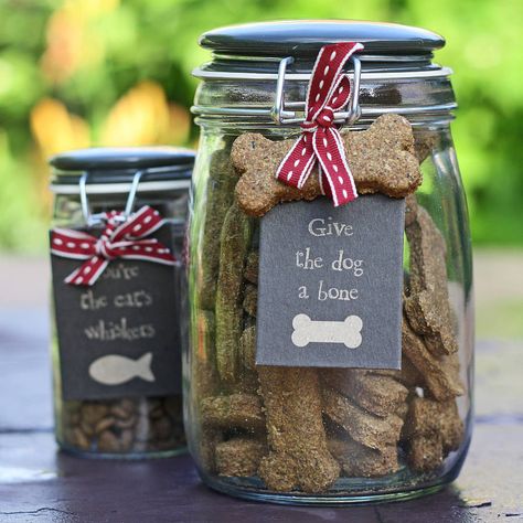 Hand Baked Dog Biscuits In Storage Jar Dog Treat Packaging, Dog Treat Jar, Dog Bakery, Grooming Salon, Dog Cookies, Dog Crafts, Dog Biscuits, Treat Jars, Pet Holiday