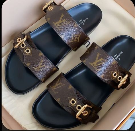 Lv Sandals, Louis Vuitton Slides, Crocs Fashion, Shoes Aesthetic, Pretty Sandals, Aesthetic Luxury, Pretty Shoes Sneakers, Fashion Shoes Heels, Fashion Shoes Sandals