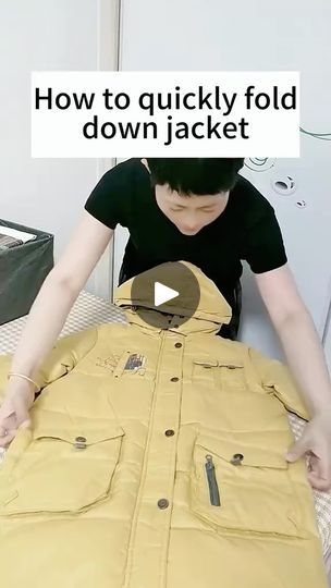 Folding Tips, Diy Fashion Videos, Folding Hacks, Packing Hacks Clothes, Packing Hacks, Shirt Folding, Folding Laundry, Hacks Clothes, How To Fold