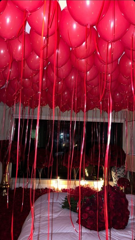 Room Filled With Balloons, Romantic Hotel, Valentines Roses, Rose Gift, 21st Birthday, Stories Instagram, Photo Dump, Holiday Parties, Balloons