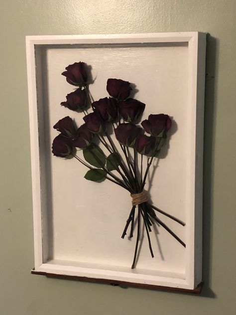 Things To Do With Dried Roses, Frames With Dried Flowers, Ideas For Dried Roses, What To Do With Dried Roses, Dry Roses Ideas, Dried Roses Ideas Decoration, Dry Rose, Dried Roses Aesthetic, Dried Rose Decoration