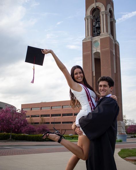 Graduation Picture With Husband, Graduation Boyfriend Pictures, Graduation Pictures With Partner, Couple Poses For Graduation, Graduation Pictures Ideas With Family, Husband Graduation Pictures, Grad Photoshoot With Boyfriend, Grad Photo Poses Couple, Cap And Gown Senior Pictures With Boyfriend