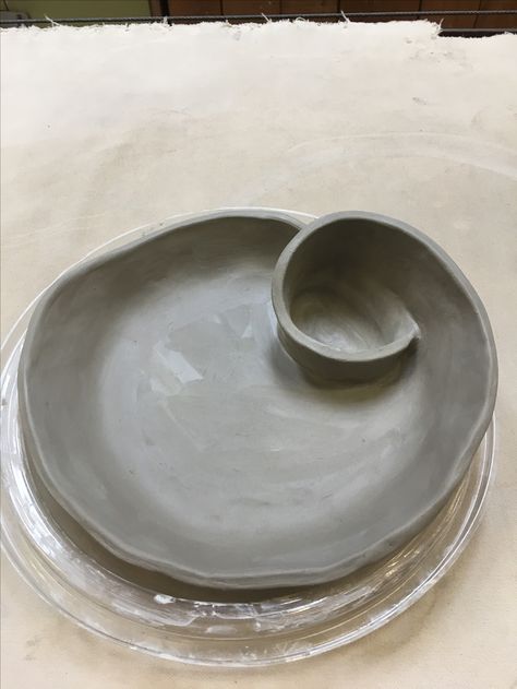 Pottery Chip And Dip Handmade, Ceramic Dipping Plate, Chips And Dip Pottery, Clay Dipping Bowls, Clay Chip And Dip Bowl, Ceramics Pottery Bowls, Slab Ceramics, Clay Plates, Pottery Platter