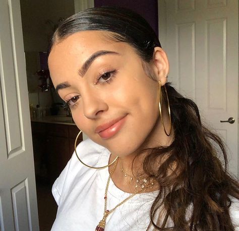 malu trevejo 🦋 shared a post on Instagram: “❤️” • Follow their account to see 1,263 posts. Malu Trevejo Outfits, Gold Small Hoop Earrings, Chunky Gold Hoop Earrings, Small Gold Hoop Earrings, Golden Hoops, Small Gold Hoops, Rose Gold Color, Gold Hoops, Sterling Silver Heart