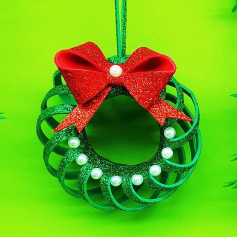 Foam Xmas Decorations, Green Foam Wreath Ideas, Foamiran Christmas, Wreath Foam, Christmas Decorations 2022, Foam Ornaments, Christmas Wreath Making, Wall Hanging Decorations, Foam Wreath