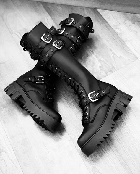 Goth Boots Aesthetic, Goth Techwear, Black Boots Aesthetic, Streetwear Boots, Female Boots, Combat Clothes, Goth Shoes, Goth Boots, Gothic Shoes