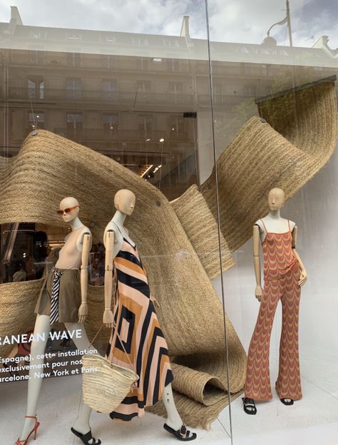 Store Outside Design, Display Window Ideas Retail, Fabric Window Display, Retail Store Window Displays, Retail Window Design, Minimal Window Display, Anthropology Window Display, Visual Merchandising Ideas Creative, Visual Merchandising Displays Retail