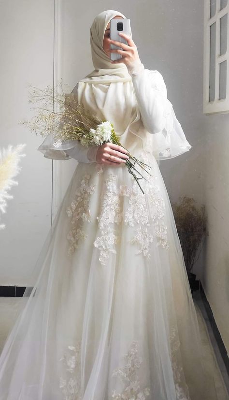 Dress Nikahan Hijab, Wedding Gown Hijab, Hijabi Wedding Dress, Hijabi Wedding, Wedding Outfit Ideas, Bridal Hijab Styles, Muslim Wedding Gown, Arabic Wedding Dresses, Fashion Outfits Summer