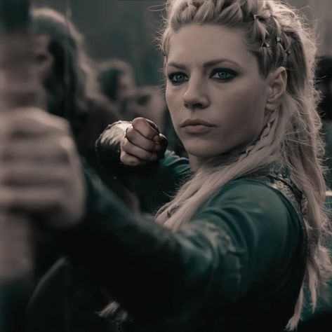 Icon Vikings Aesthetic, Kathryn Winnick, Warrior Inspiration, Lagertha Lothbrok, Lagertha Hair, Visenya Targaryen, Vikings Lagertha, Viking Aesthetic, Europe Culture