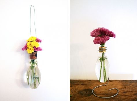 DIY Light Bulb Vase - The Merrythought Light Bulb Vase, Diy Vases, Diy Light Bulb, Light Bulb Crafts, Mini Vases, Hanging Vase, Jewels Diy, Bulb Vase, Diy Light